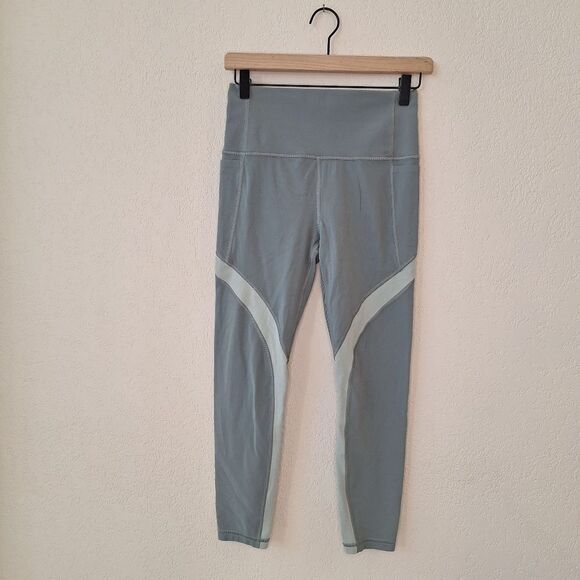 Athleta Salutation Stash Pocket 7/8 tight - Picture 2 of 6